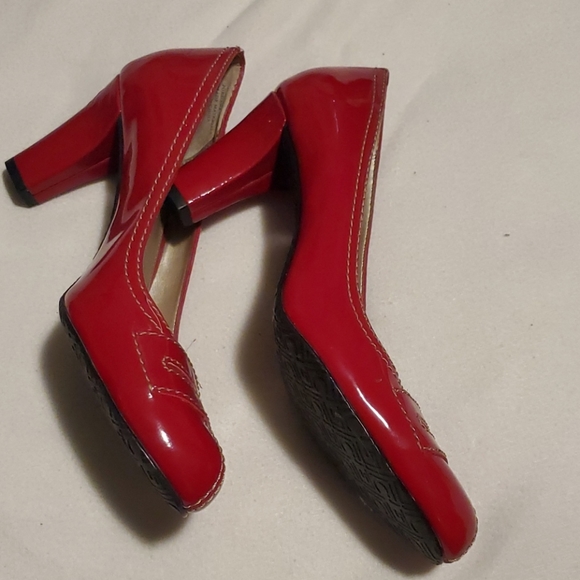 🔴GREAT DEAL🛍Liz Claiborne red heels 👠 EUC!!! - Picture 3 of 7